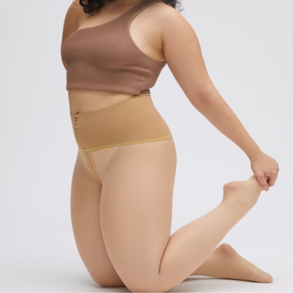 NWT Sheertex Super Sheer Nude 04 Tights